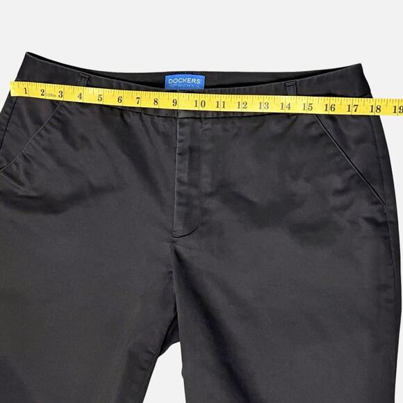 Dockers Pants Womens 14 Capri Black Mid Rise Cuffs Side Pockets Casual - Picture 5 of 8